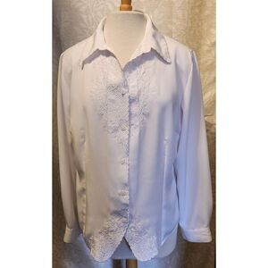 Croft & Barrow white lace embroidered blouse